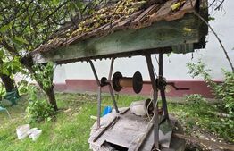 Casa de lemn, 85 mp, in centrul satului Chichis