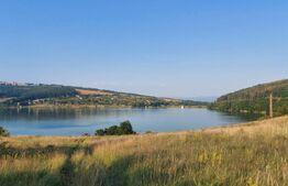 Teren intravilan 4.827 mp la doar 50 m de lac – Pădureni, com. Moacșa