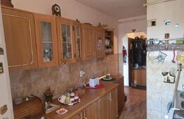 Apartament cu 2 camere decomandate.