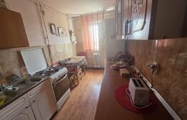 Apartament cu 2 camere decomandate.