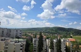 Apartament cu 2 camere decomandate.