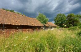 Proprietate cu potențial: 860 mp teren intravilan, casă și anexă, Ghidfalău