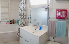 Casa cu 6 camere, 205 mp, teren 502 mp, Chichiș