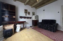 Casa traditionala din caramida in satul Anghelus