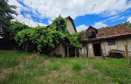 Casa traditionala din caramida in satul Anghelus
