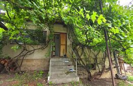 Casa traditionala din caramida in satul Anghelus