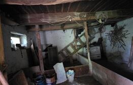 Casa traditionala din caramida in satul Anghelus
