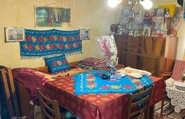 Casa taraneasca de lemn cu veranda