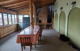 Pensiune trei margarete 8 camere de vanzare împreună cu casa de locuit 194 mp și aneze