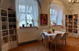 Apartament la casă, 100 mp utili, zona Centrala