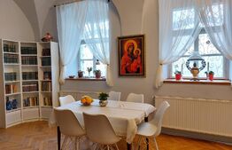 Apartament la casă, 100 mp utili, zona Centrala