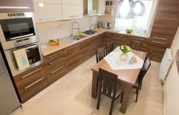 Apartament 3 camere decomandat, 2 bai cu geam, pivnita, zona Tilisca