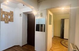 Apartament 3 camere decomandat, Strand