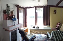 Cabana pe malul lacului Sacel