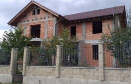 Casa 4 camere, 330 mp, teren, 1200 mp, zona Cisnadiei
