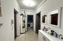 Apartament 2 camere, semidecomandat cu balcon și loc de parcare