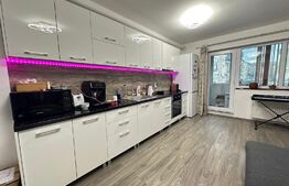 Apartament 2 camere, semidecomandat cu balcon și loc de parcare