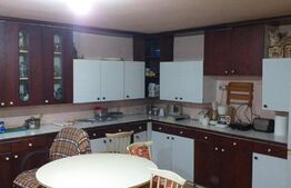 Casa compartimentata ca 2 apartamente, zona Centru