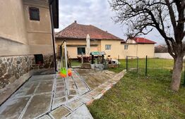 Casa cu 4 camere, 250 mp, teren cu 1024 mp, Trei Stejari