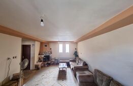 Casă în zonă linistită cu spațiu comercial la parter, aproape de mall!