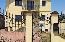 Casa 14 camere, 445 mp, teren, 1250 mp, Avrig