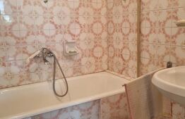 Casa SINGUR in curte in Sibiu, zona LAZARET