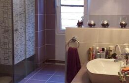 Casa cu 4 camere, 230mp, balcon, zona Saliste 