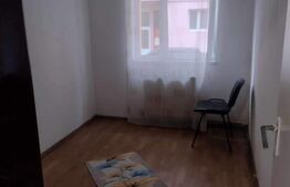 Apartament 3 camere, decomandat, zona Vasile Aaron 