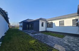 Casa cu doua corpuri de cladire