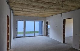 Casa cu doua corpuri de cladire