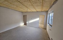 Casa cu doua corpuri de cladire