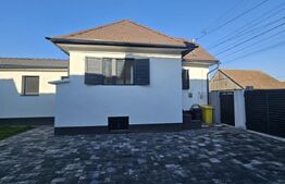 Casa cu doua corpuri de cladire