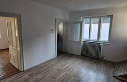 Casa cu doua corpuri de cladire