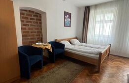 Casa de inchiriat 6 camere, 220 mp, situată în Orasul de Jos