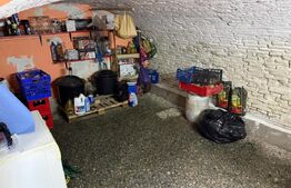 Casa cu 2 apartamente, 5 camere, 140 mp, zona Turnisor