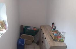 Apartament de vanzare, la casa, cu 2 camere  si garaj 66 mp zona Lazaret 