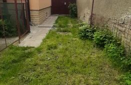 Apartament de vanzare, la casa, cu 2 camere  si garaj 66 mp zona Lazaret 