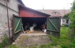 Apartament de vanzare, la casa, cu 2 camere  si garaj 66 mp zona Lazaret 