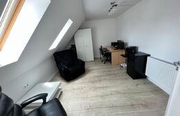 Apartament de vanzare, cu 4 camere, 98 mp, zona Ștrand 