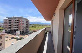 Apartament de vanzare, cu 3 camere, 55 mp, zona Calea Șurii Mici