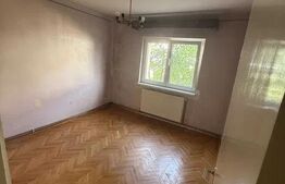 Apartament de vanzare, cu 3 camere, zona Strand