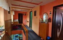 Apartament 3 camere, 80 mp, la casa, zona Centrala 