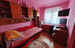 Oportunitate! Apartament 3 camere, Str. Semaforului, etaj 1