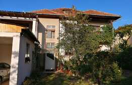 Casa in zona 0 a orasului Sibiu !  4 dormitoare, 2 living-uri, 5 bai, curte de 360 mp