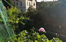 Casa in zona 0 a orasului Sibiu !  4 dormitoare, 2 living-uri, 5 bai, curte de 360 mp