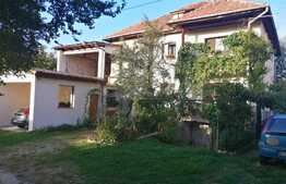 Casa in zona 0 a orasului Sibiu !  4 dormitoare, 2 living-uri, 5 bai, curte de 360 mp