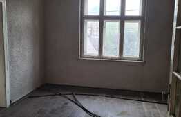 Apartament de 3 camere, la casa propus pentru renovare sau investitie.