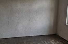 Apartament de 3 camere, la casa propus pentru renovare sau investitie.