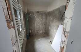 Apartament 3 camere, 60mp, Cisnadie ULTRACENTRAL la alb