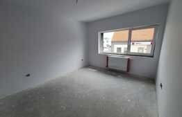 Apartament 3 camere, 60mp, Cisnadie ULTRACENTRAL la alb